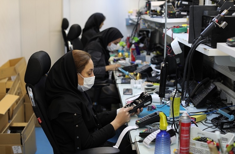 در واحد تعمیرات سداد چه می‌گذرد؟ / تعمیر ماهانه هشت هزار کارتخوان بانک ملی